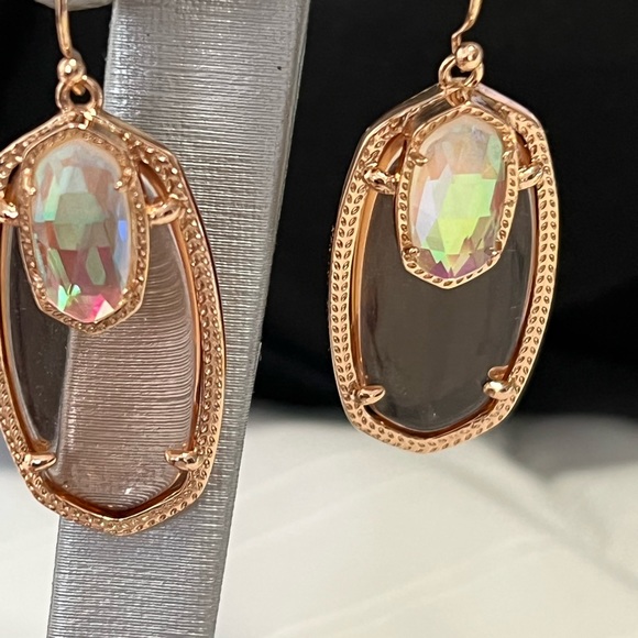 NWT Kendra Scott RARE & Retired Emmy Earrings Clear Peach & Dichroic in ROSE GLD - Picture 16 of 17